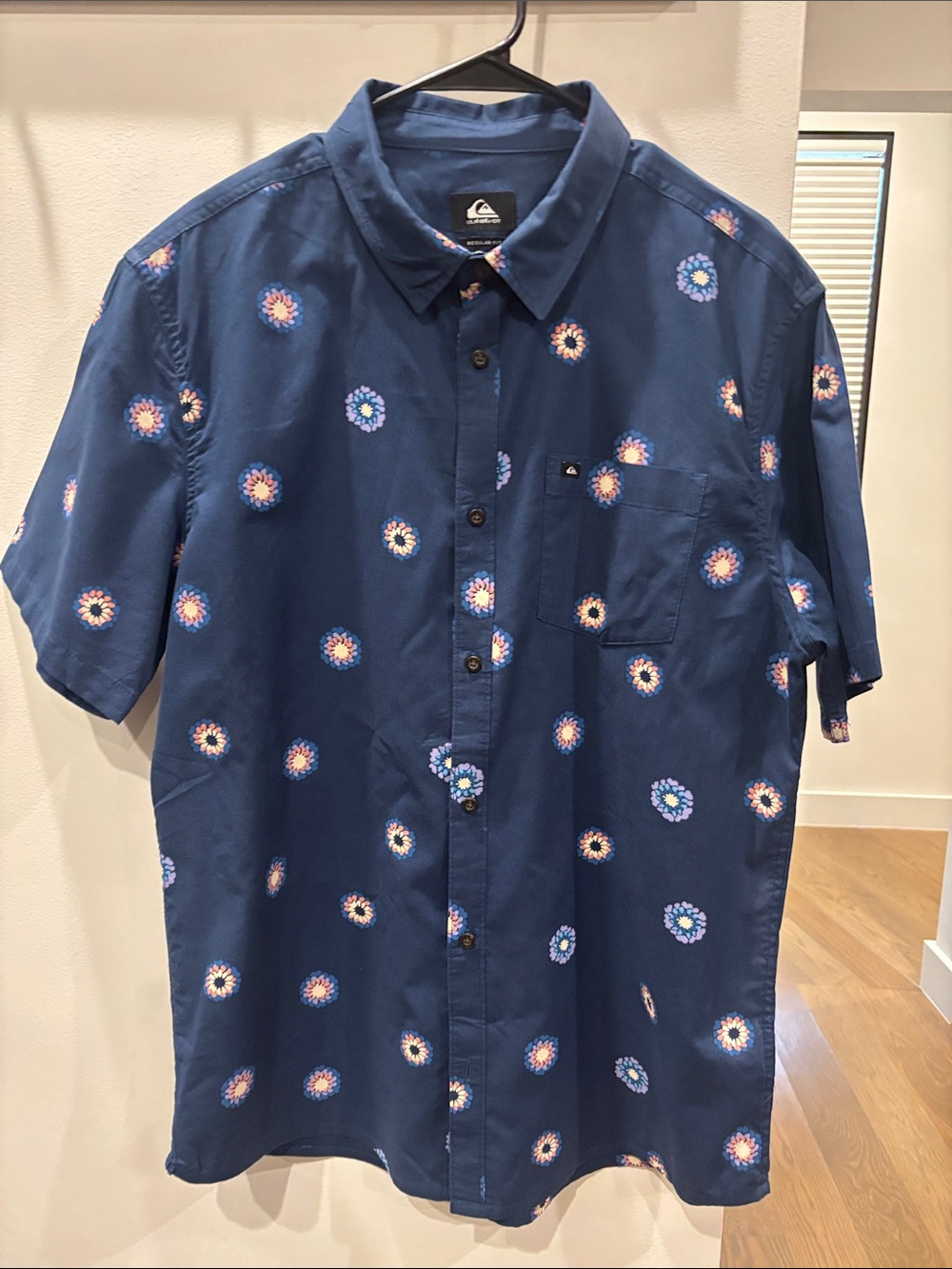 Quiksilver Navy Large Button-Down Short Sleeve Shirt with Floral Dots